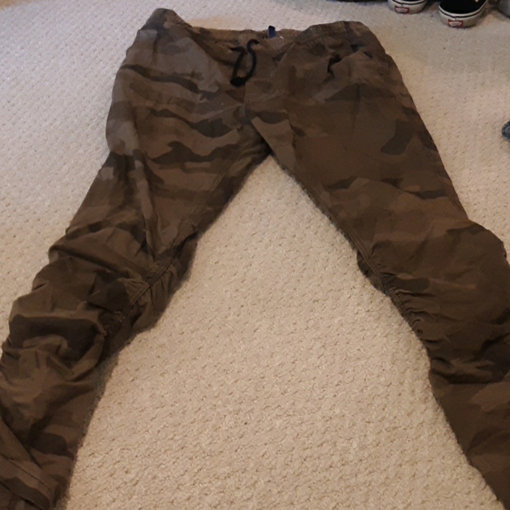 H&M camoflauge joggers